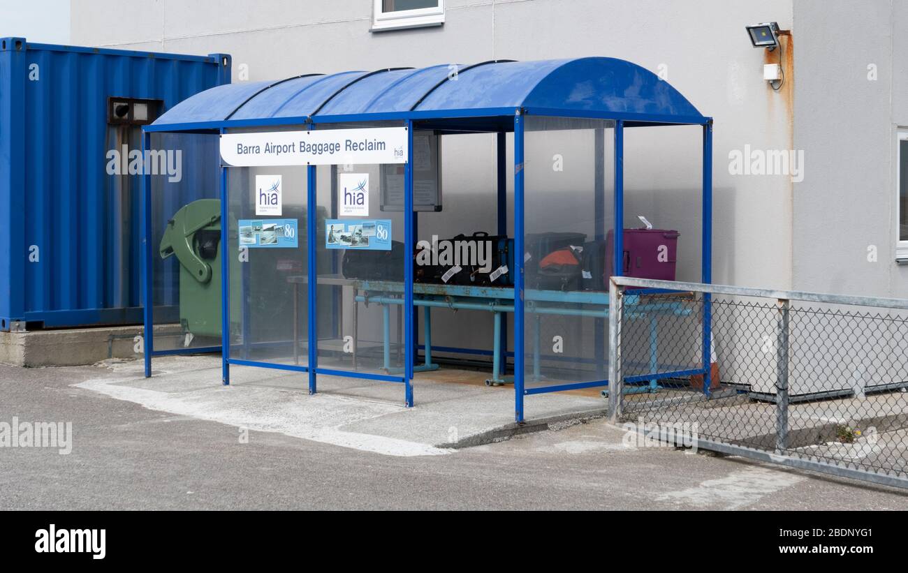 L'area di ritiro bagagli all'aeroporto di barra nelle Ebridi esterne, Scozia. Foto Stock