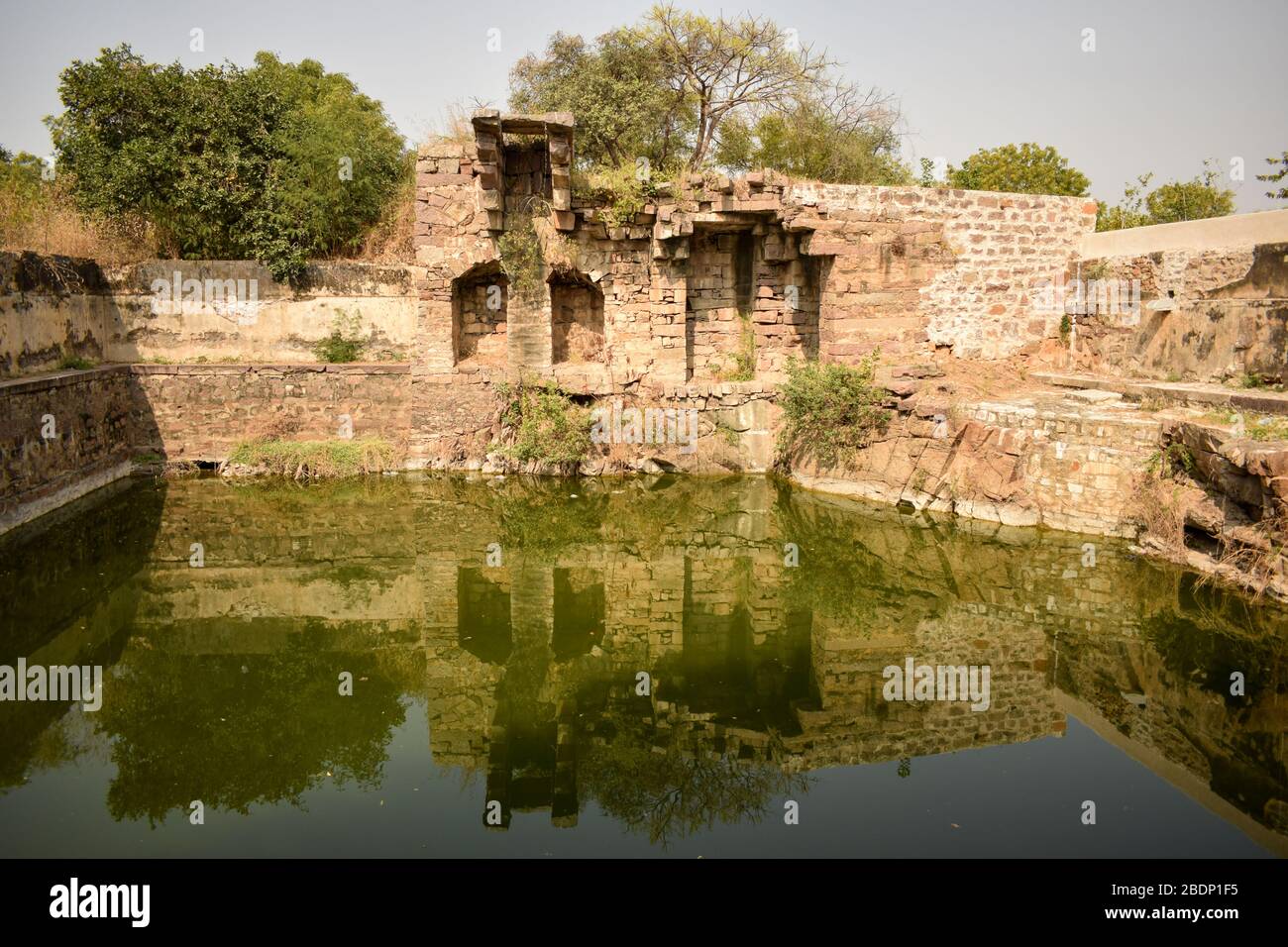 Antico antico 400 anni aperto well.swimming.Stock Fotografia immagine Foto Stock