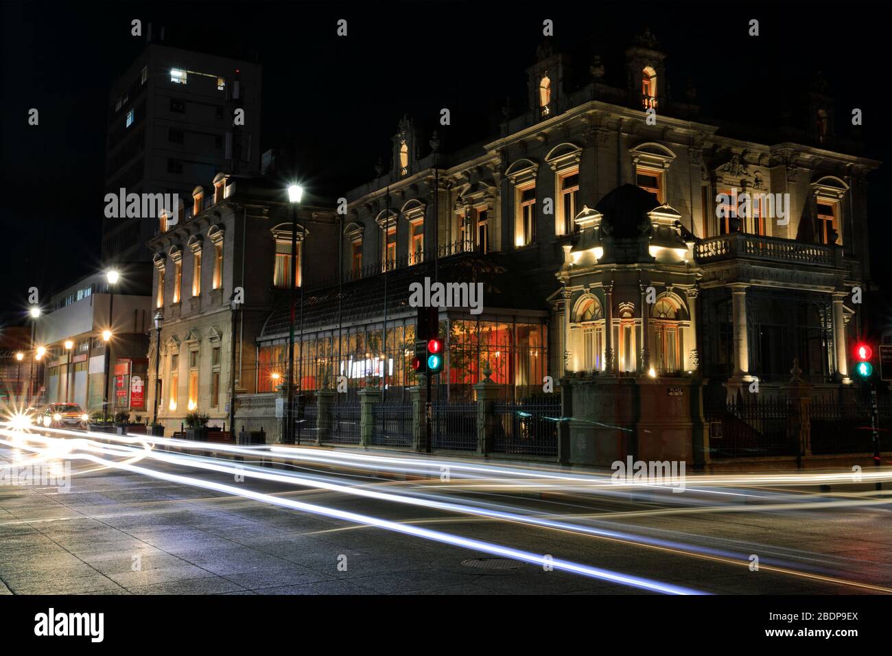 L'Hotel José Nogueira e il Sara Braun Palace, Punta Arenas città, Patagonia, Cile, Sud America Foto Stock