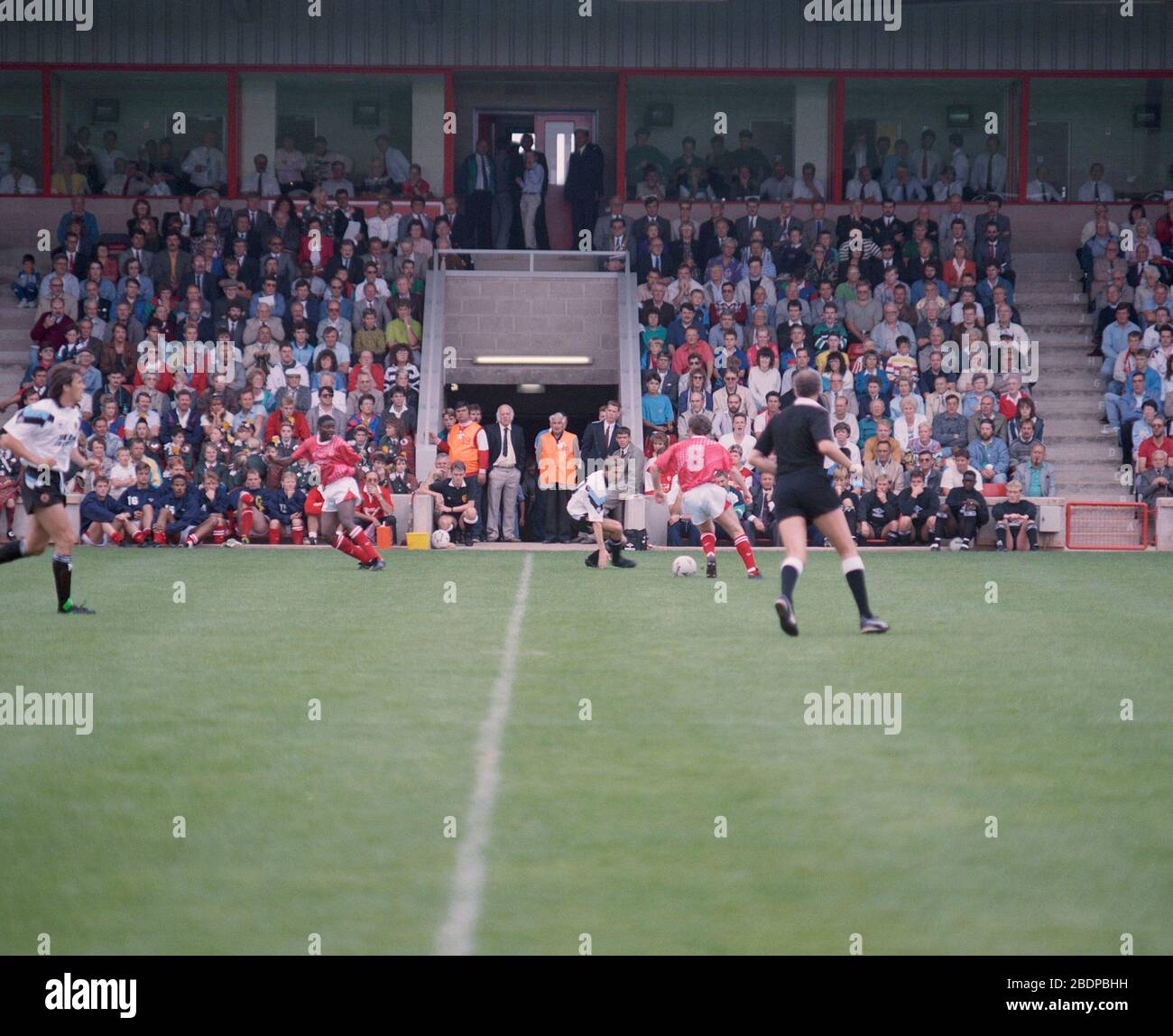 Agosto 1990, amichevole partita di calcio al Walsall FC, contro Aston Villa, per segnare l'apertura del nuovo stadio, West Midlands, Regno Unito Foto Stock