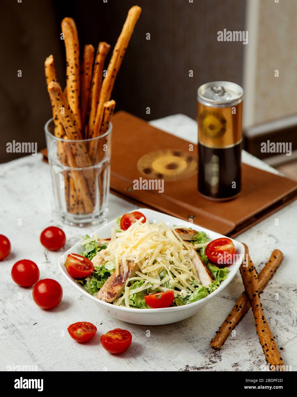 caesar insalata con pollo e cracker Foto Stock