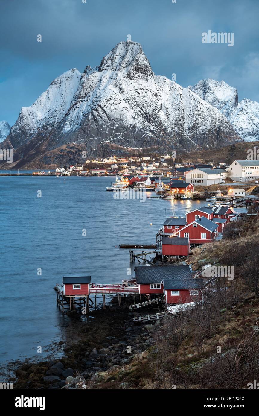 Bellissimo paesaggio invernale nelle Isole Lofoten, Norvegia Foto Stock