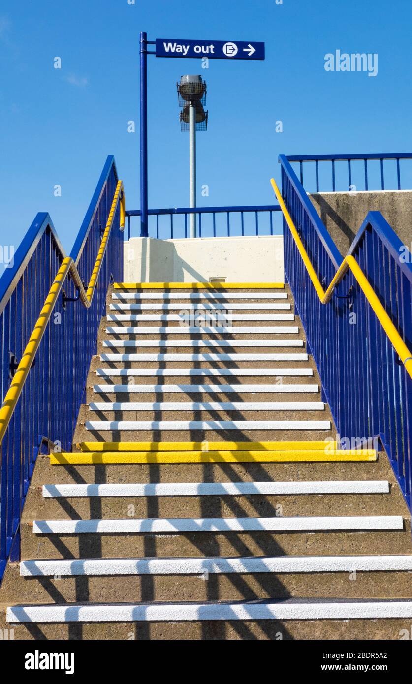 Uscita alla stazione ferroviaria. REGNO UNITO Foto Stock