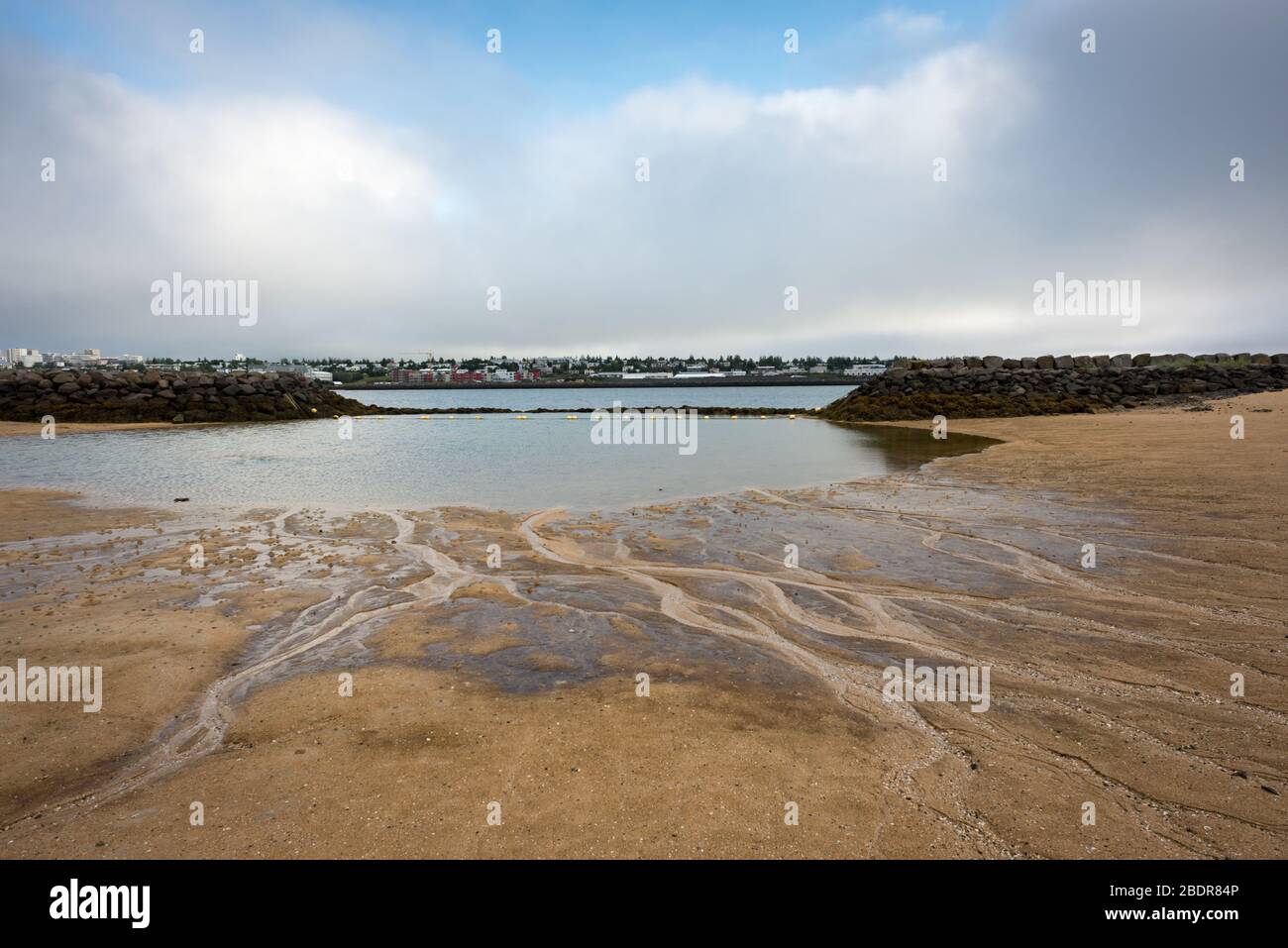 Spiaggia geotermica di Nautholsvik a Reykjavik, Islanda Foto Stock