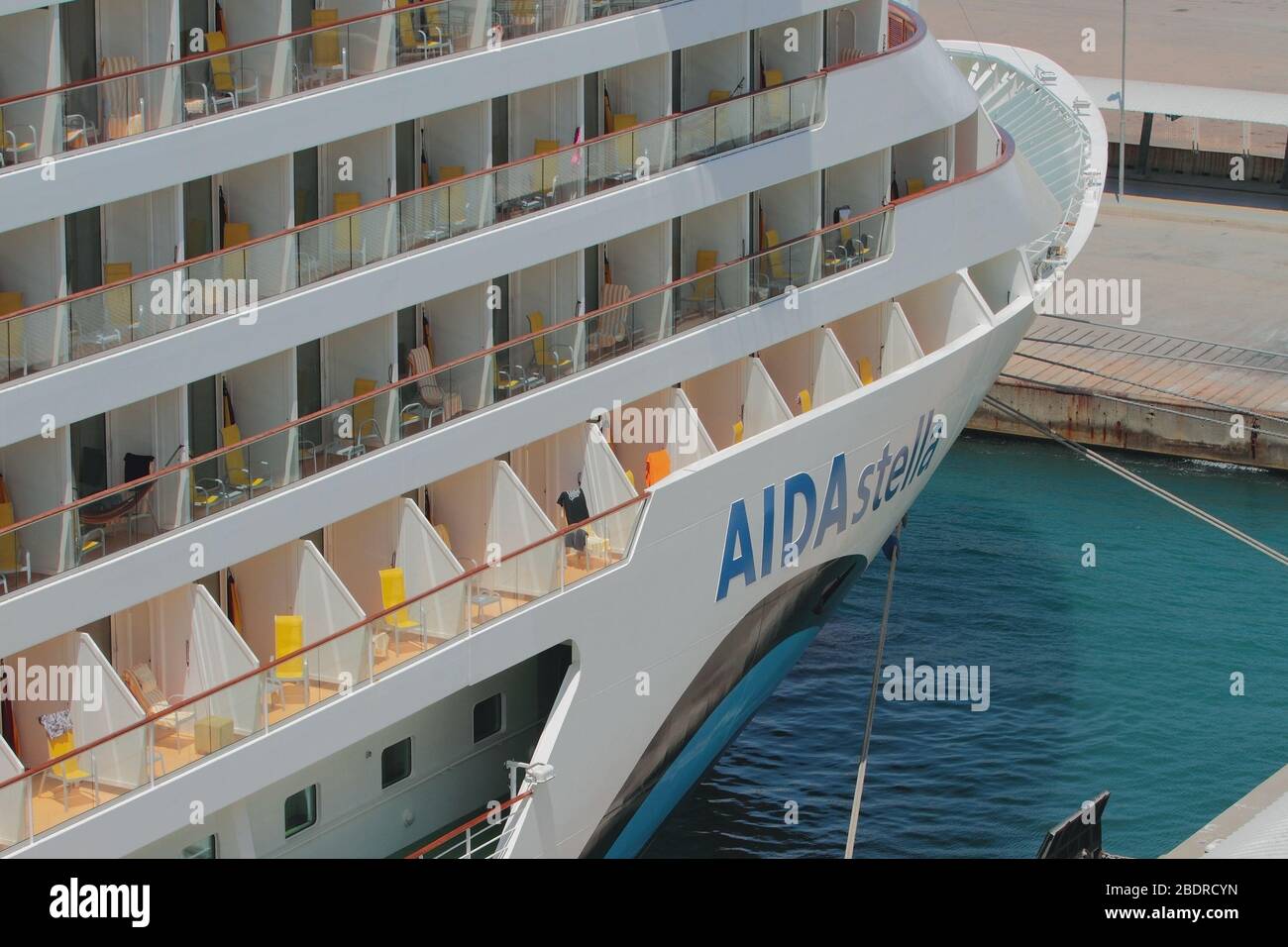 Ibiza, Spagna - 03 luglio 2019: Nave da crociera ormeggiata al porto Foto Stock