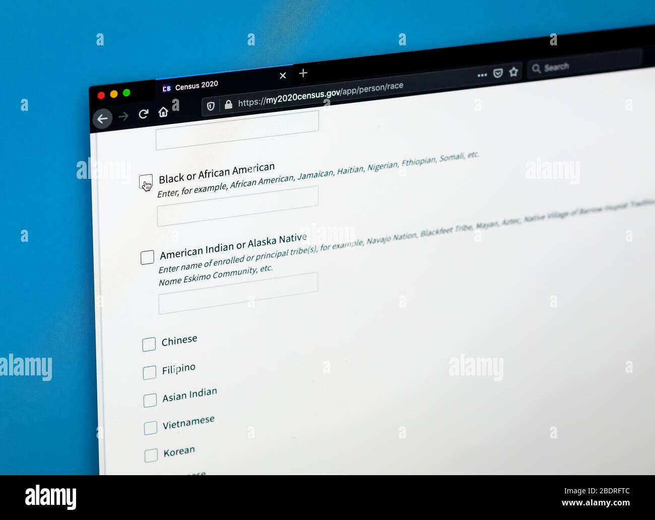 Domande di gara sul censimento 2020 su un computer Martedì, 31 marzo 2020. Il censimento conta tutti coloro che vivono negli Stati Uniti, cittadini e non cittadini. Per legge viene condotta ogni 10 anni e le informazioni vengono utilizzate per ridistribuire i distretti congressuali e influire sulla distribuzione dei fondi pubblici. (© Richard B. Levine) Foto Stock