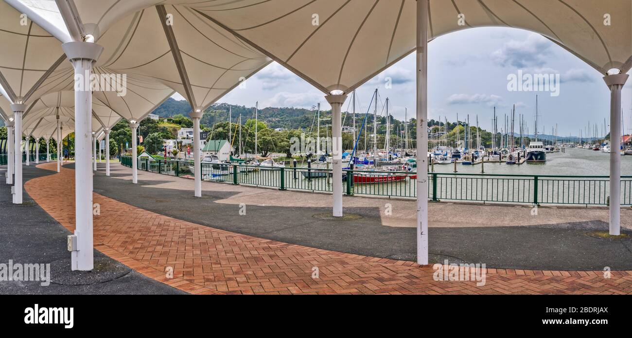 Canopy Bridge, barche al porto turistico di Town Basin sul fiume Hatea a Whangarei, regione del Northland, Isola del Nord, Nuova Zelanda Foto Stock