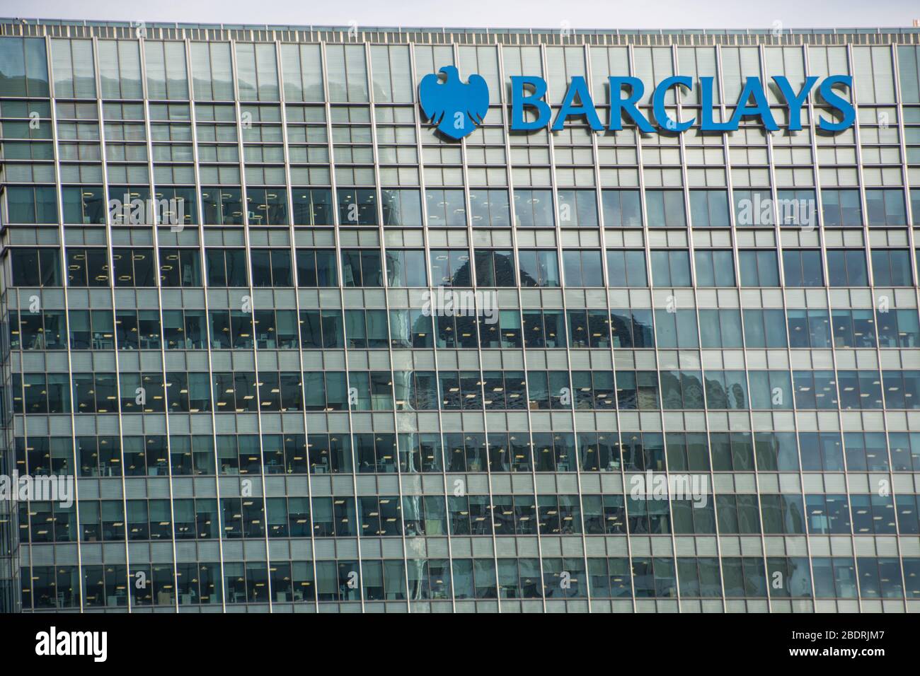 LONDRA - edificio Barclays a Canary Wharf - sede centrale della banca d'investimento multinazionale e società di servizi finanziari Foto Stock