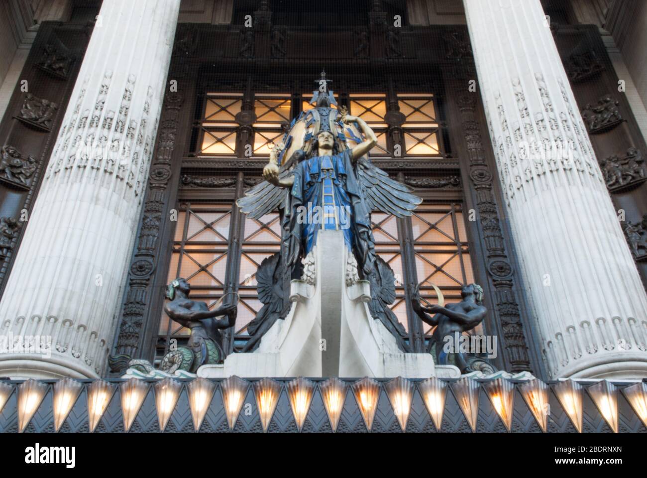 The Queen of Time West End Selfridges Department Store, 400 Oxford St, Londra W1A 1AB by Daniel Burnham per Harry Gordon Selfridge Gilbert Bayes Foto Stock