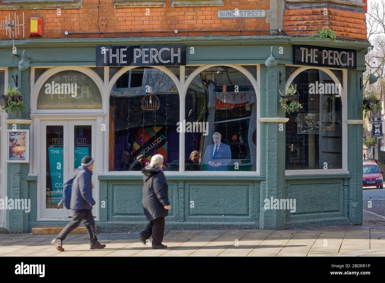 Nella foto: Un taglio Boris Johnson all'interno del bar Perch a Wind Street, Swansea, Galles, Regno Unito. Martedì 24 Marzo 2020 Re: Covid-19 Coronavirus pandemic, UK Foto Stock