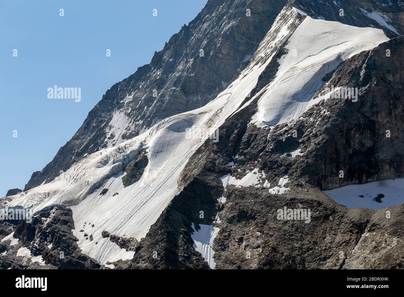 Il Cervino, crinale nord-occidentale, detto crinale Zmutt (Zmuttgrat), ghiacciai. Ghiacciaio del Cervino. Alpi svizzere. Europa. Foto Stock