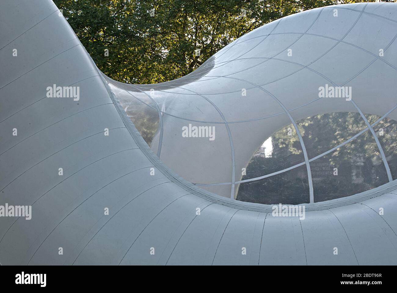 Triumph Pavilion Peace Pavilion, Museum Gardens, Cambridge Heath Road, Londra E2 di Atelier Zundel Cristea AZC architetto Foto Stock