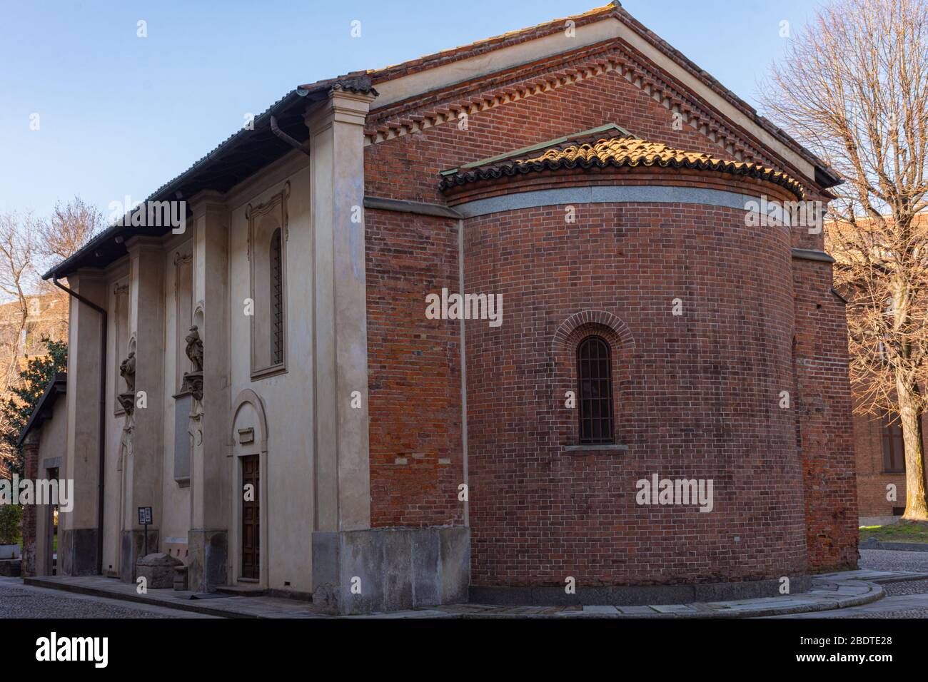 Italia, Milano, 13 febbraio 2020, visita e dettagli della cattedrale di Santo Ambrogio, una delle chiese più antiche di Milano Foto Stock