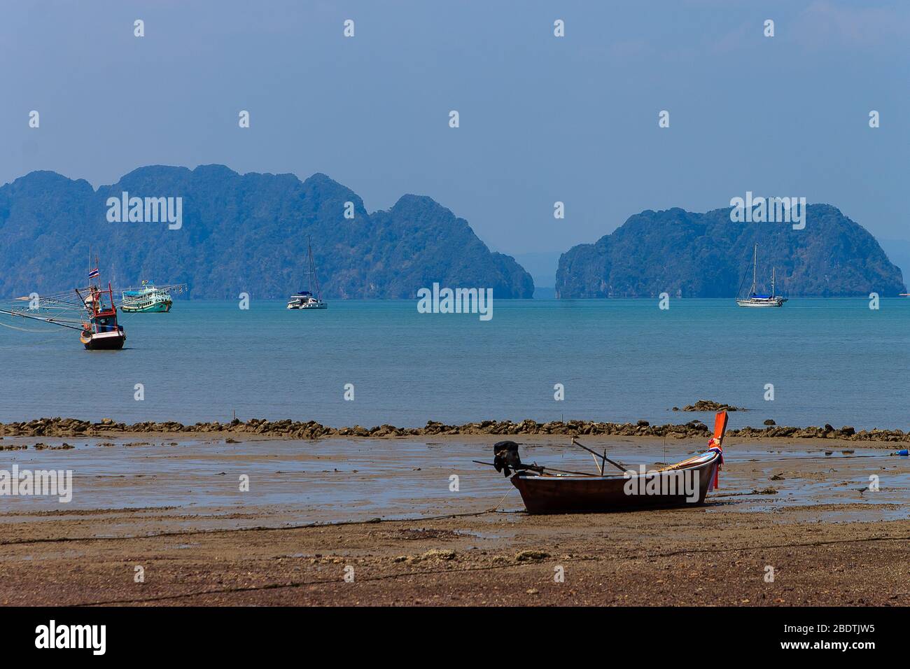 La spiaggia e la pesca in barca, koh Lanta, Thailandia Foto Stock