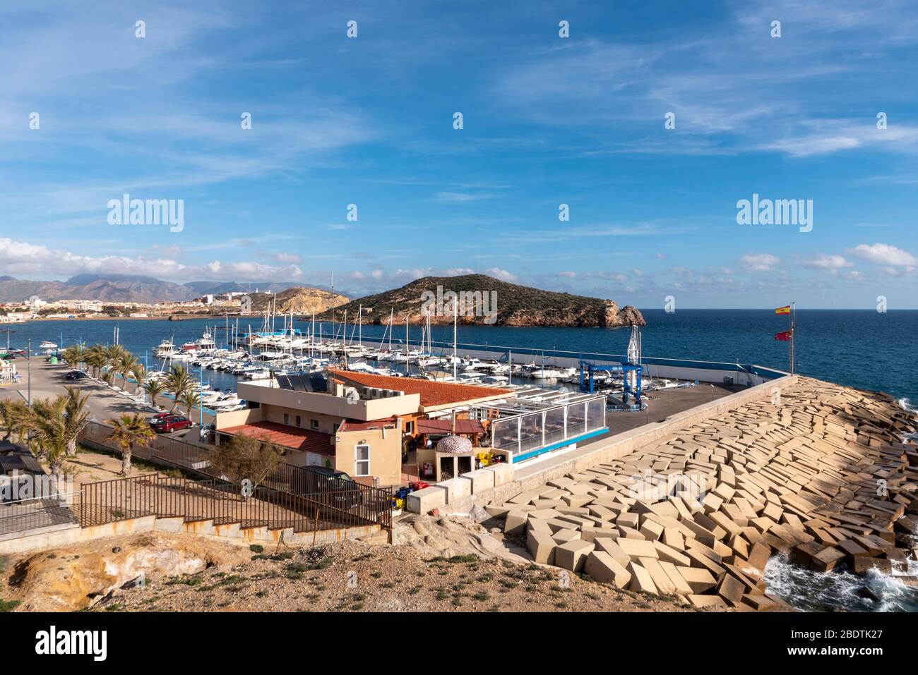 Porto turistico di Puerto de Mazarron, Murcia, Costa Calida, Spagna, UE. Vista dal lungomare di Mirador Cabezo De la Reya. Barche Foto Stock