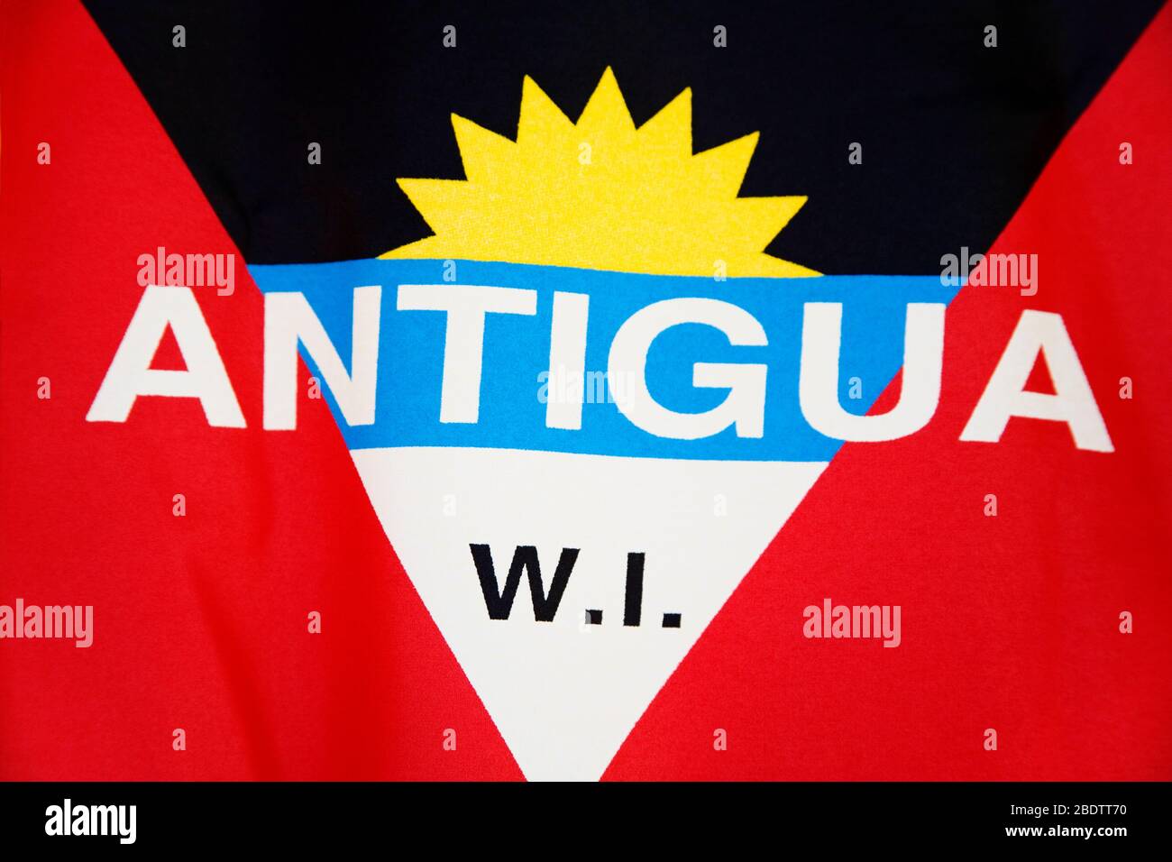 Bandiera nazionale di Antigua & Barbuda su una maglietta, St. Johns City, Antigua Island, Antigua & Barbuda, Lesser Antille, Caraibi Foto Stock