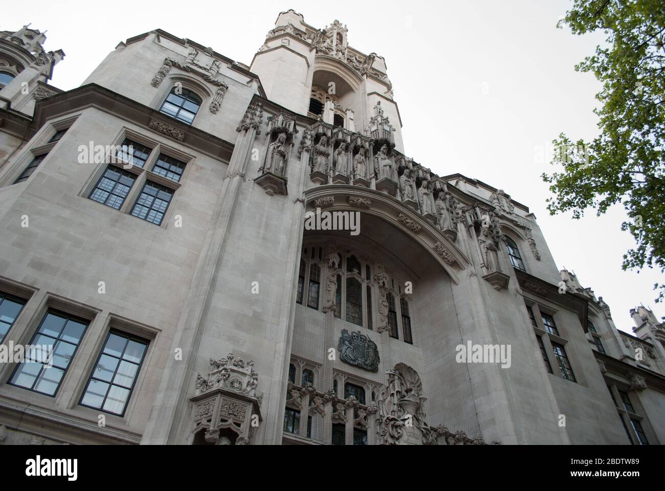 Stone Portland Stone Neo Gothic Architecture The Supreme Court, Little George St, Westminster, London SW1P 3BD by James Gibson Foto Stock