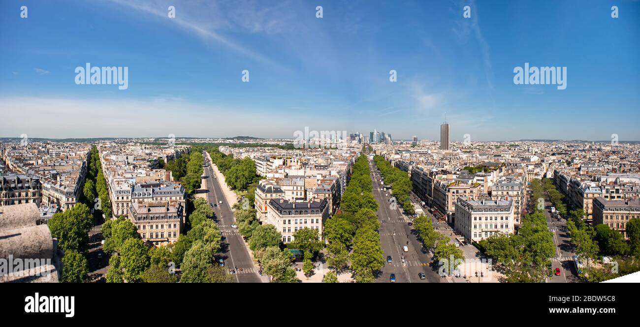 Skyline di Parigi. Business Area la Defense, viale la Grande Armee. Vista dall'Arco di Trionfo. Parigi, Francia, Europa. Foto Stock