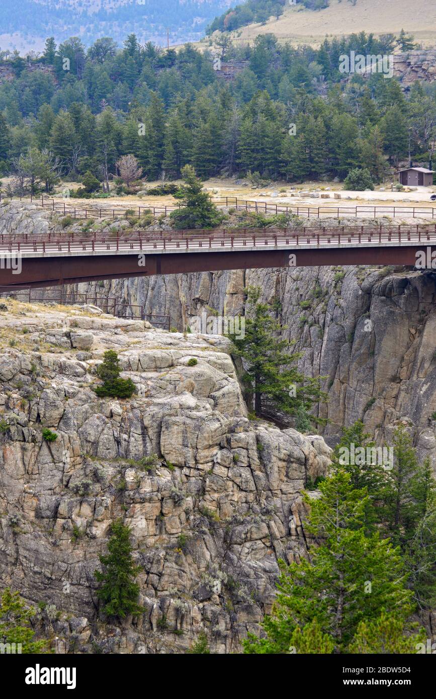 Il Sunlight Creek Bridge è il ponte più alto vicino a Cody, Wyoming, Stati Uniti Foto Stock
