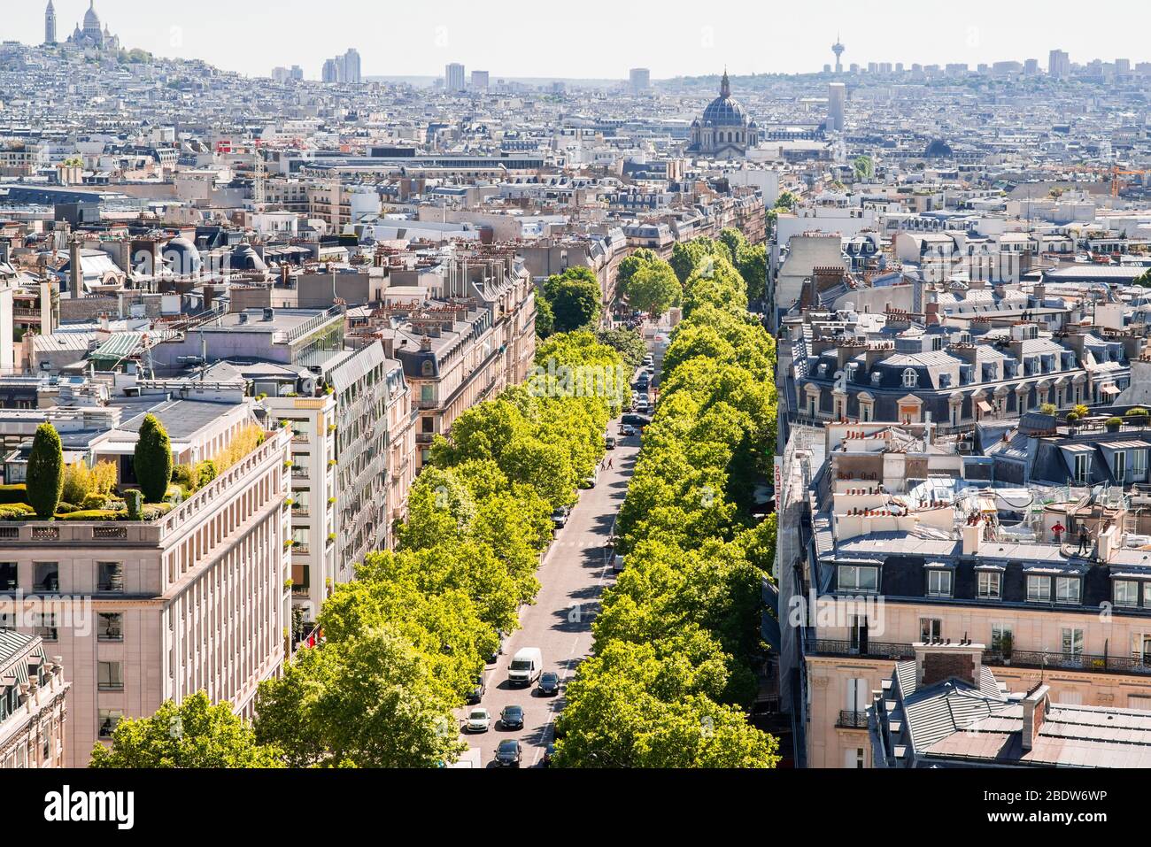 Parigi. Francia - 15 maggio 2019: Avenue de Friedland. Vista dall'Arco di Trionfo a Parigi. Francia. Foto Stock