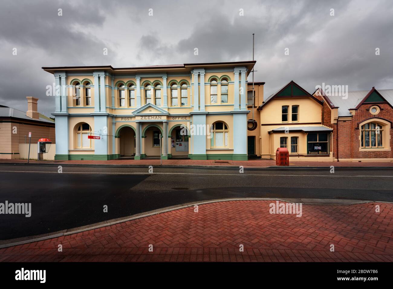 Città storica di Zeehan, nella Tasmania occidentale. Foto Stock