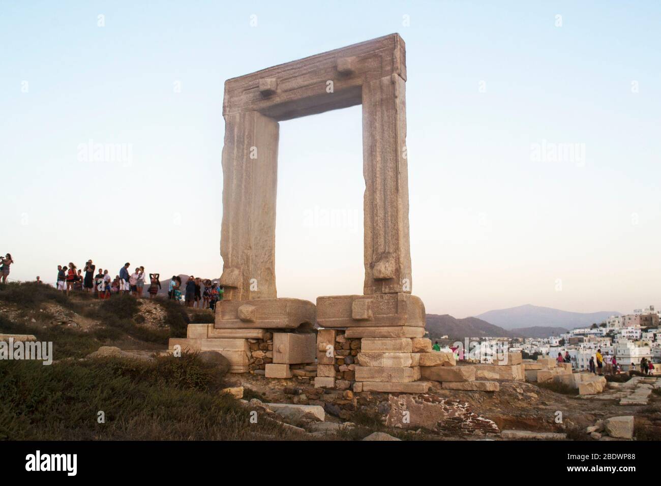 Antica Portara o la porta Grande a Naxos isola Grecia - Tempio di Apollo  Foto stock - Alamy