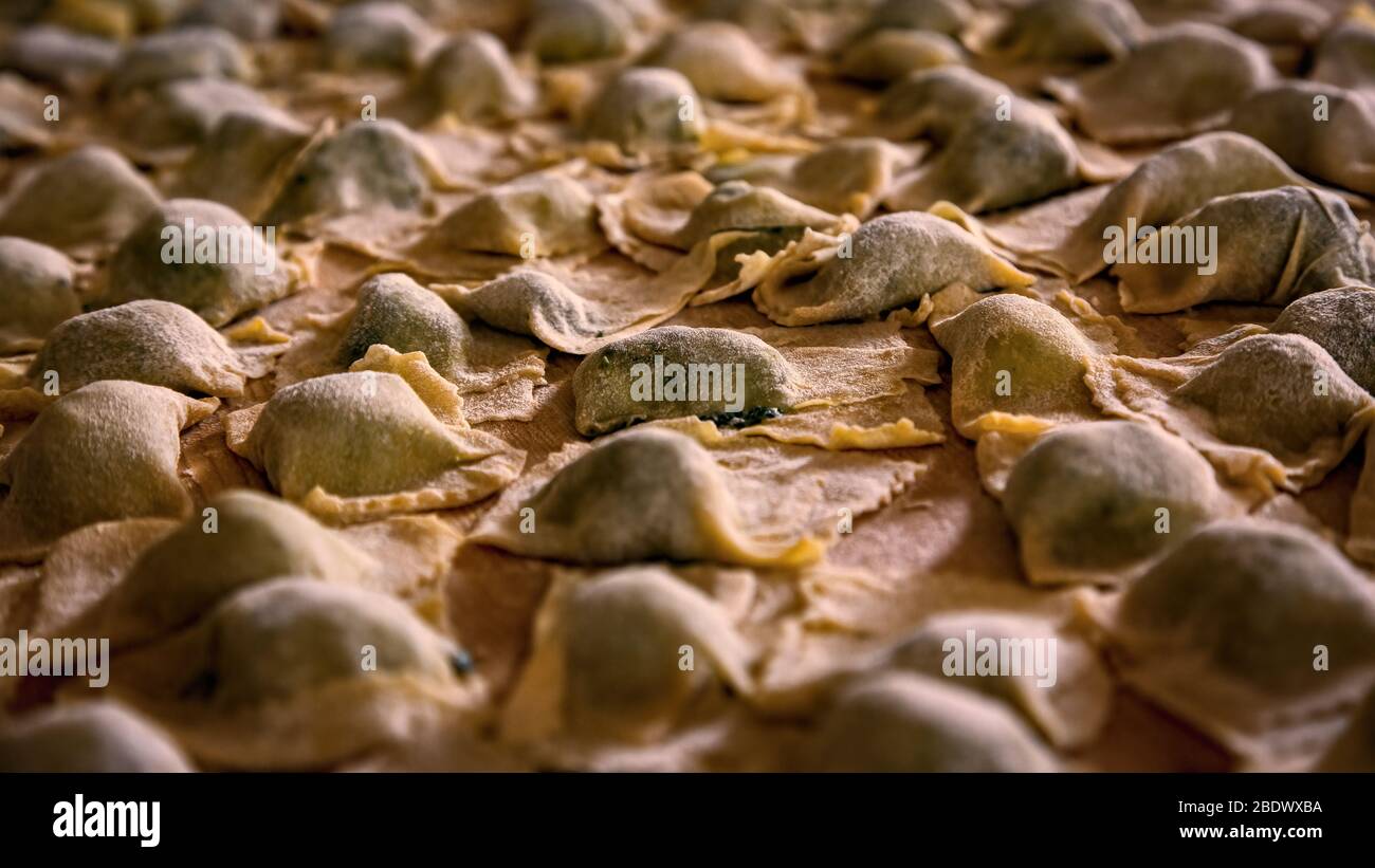 Ravioli: Gustosa pasta italiana fatta a mano Foto Stock