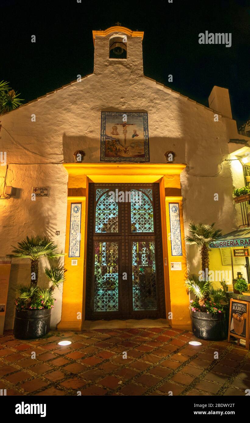 La chiesa in Plaza de la Iglesia, nel centro storico di Marbella, Spagna. Foto Stock