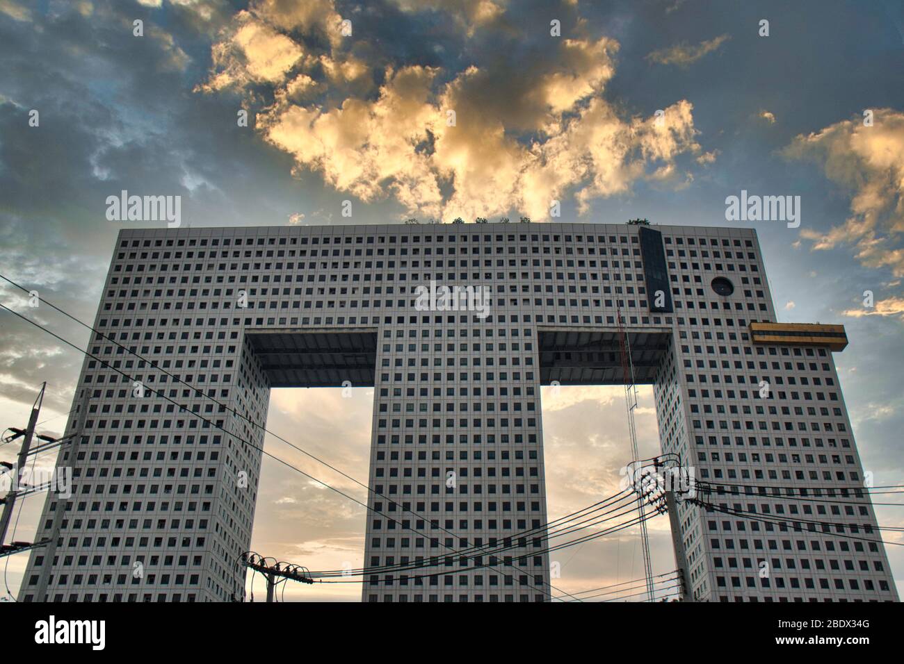 Bangkok, Thailandia 04.09.2020: L'iconico edificio degli elefanti o il Chang Building è un alto edificio a Paholyothin Road e Ratchadaphisek Road a Ba Foto Stock