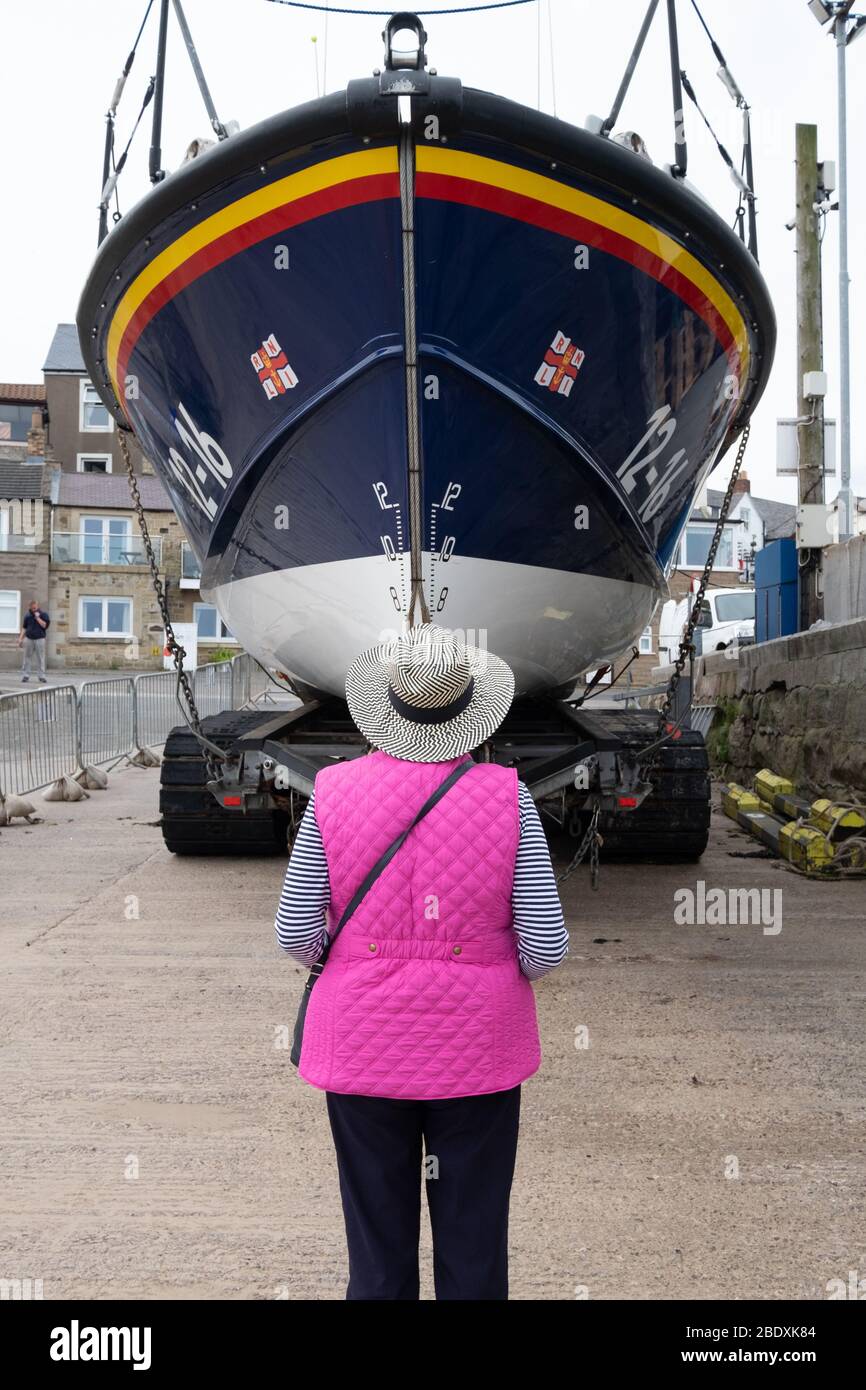 RNLI Lifeboat Grace Darling numero 12-16 al Seahouses Harbour; Northumberland; Inghilterra Foto Stock
