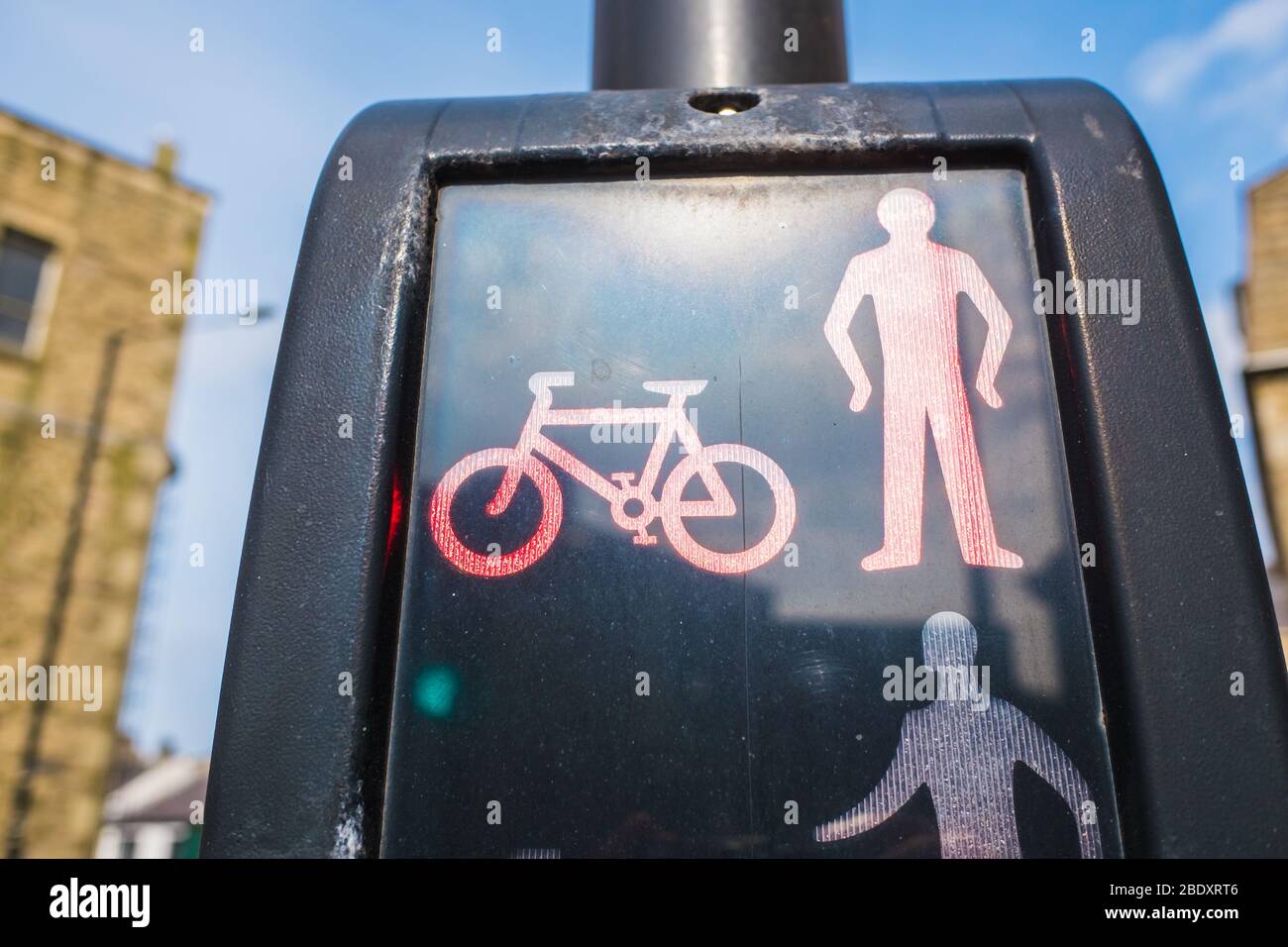 Segnale pedone rosso e cycle Crossing attivo Foto Stock