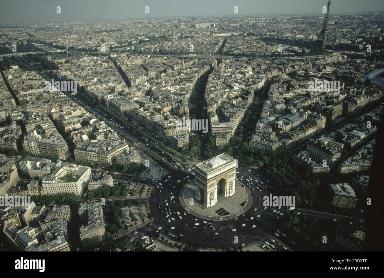 Vista aerea dell'Arco di Trionfo e di Parigi Foto Stock