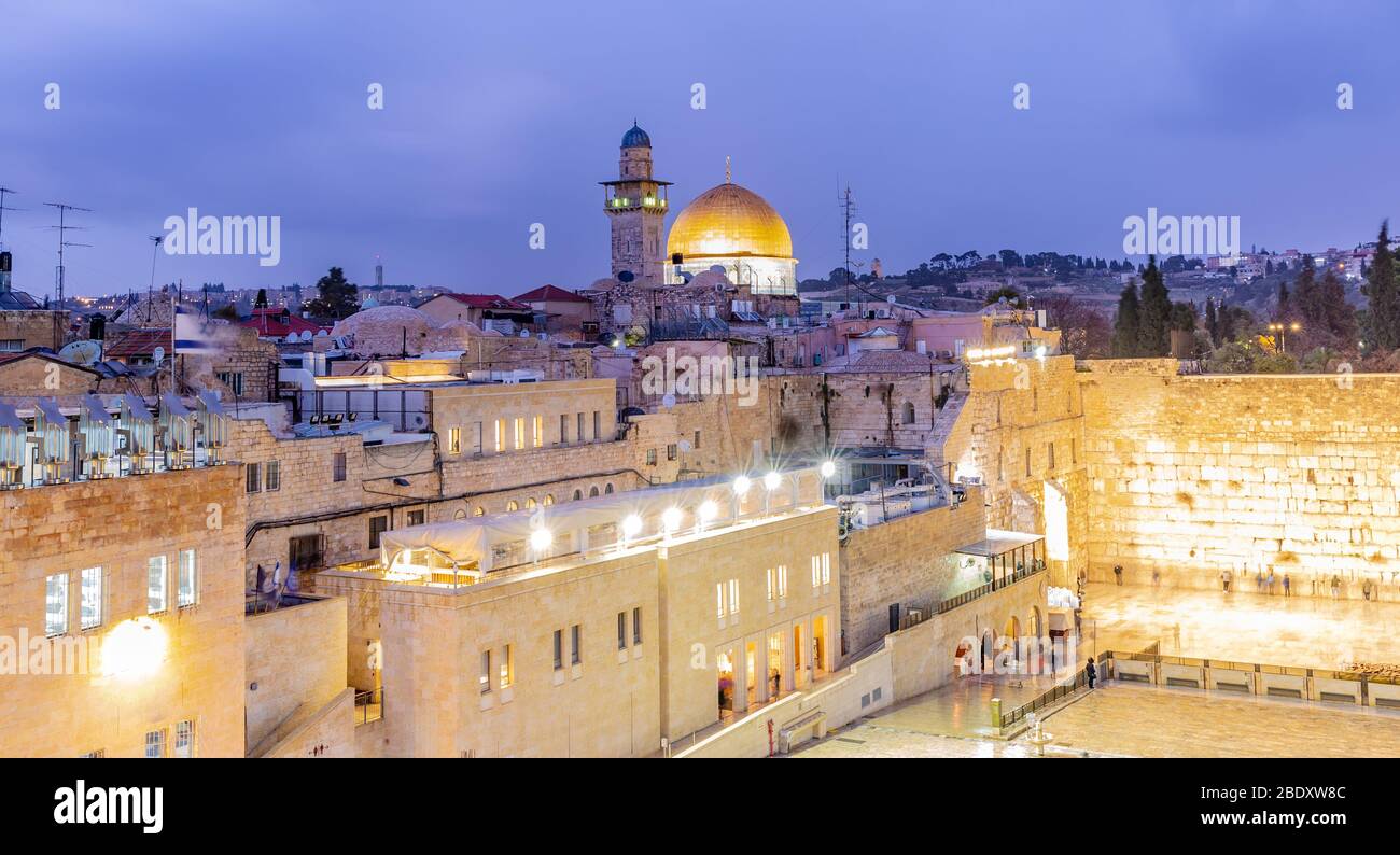 Il Monte del Tempio - Muro Occidentale e la cupola dorata della moschea Rock nella città vecchia di Gerusalemme, Israele Foto Stock