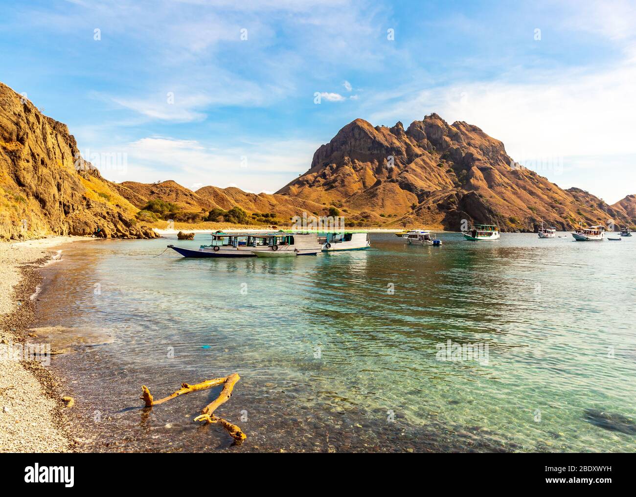 Isola di Padar vicino al parco nazionale di Komodo, Flores, Indonesia. Foto Stock