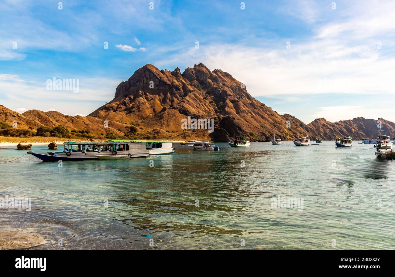 Isola di Padar vicino al parco nazionale di Komodo, Flores, Indonesia. Foto Stock