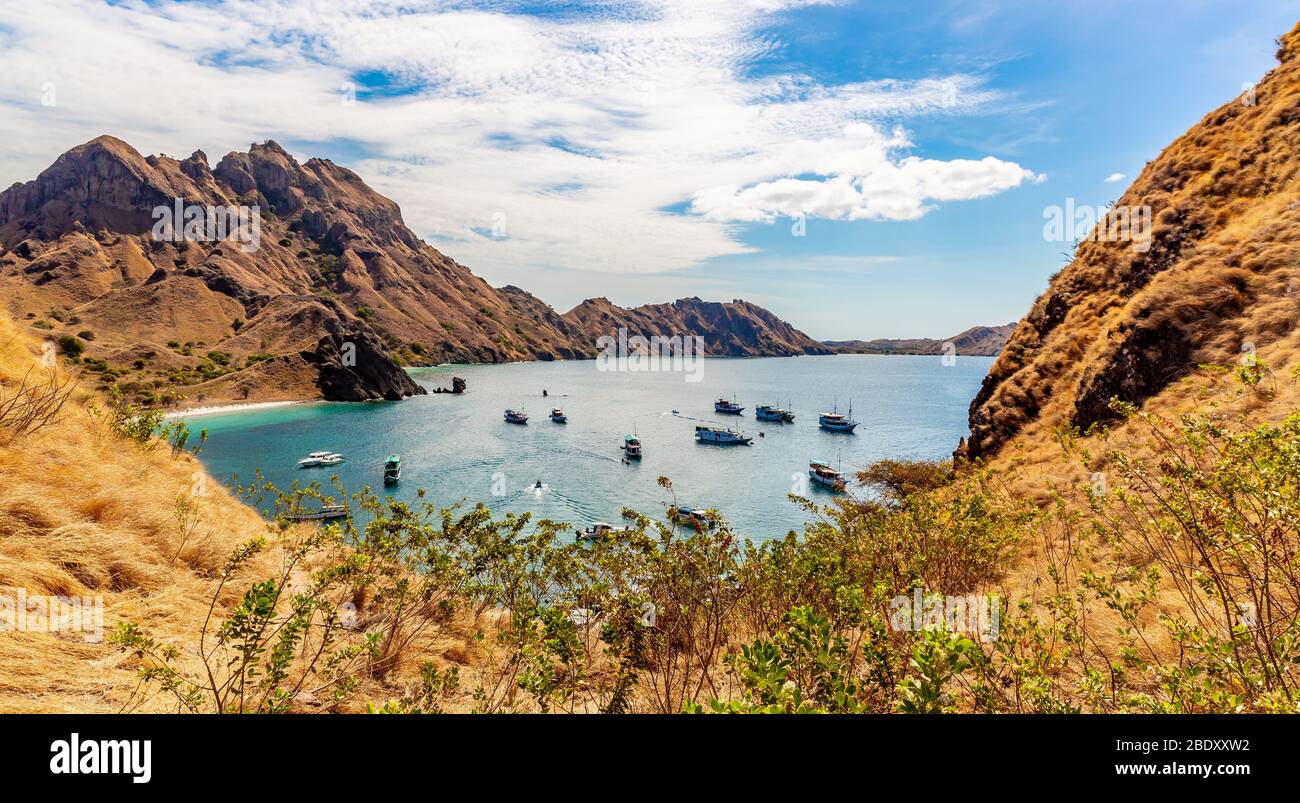 Isola di Padar vicino al parco nazionale di Komodo, Flores, Indonesia. Foto Stock