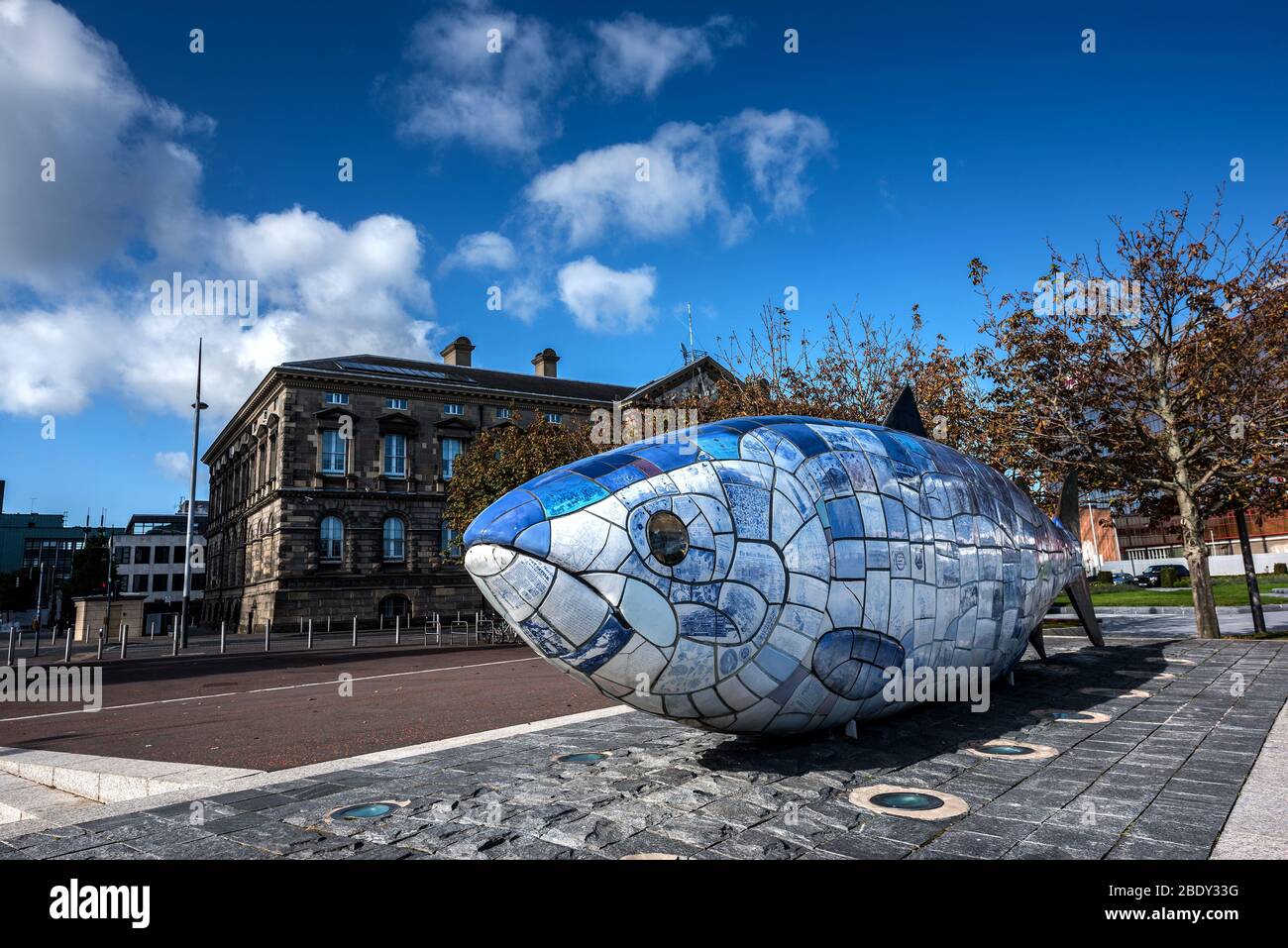 Famosa statua del pesce a Belfast, Irlanda del Nord, Regno Unito Foto Stock