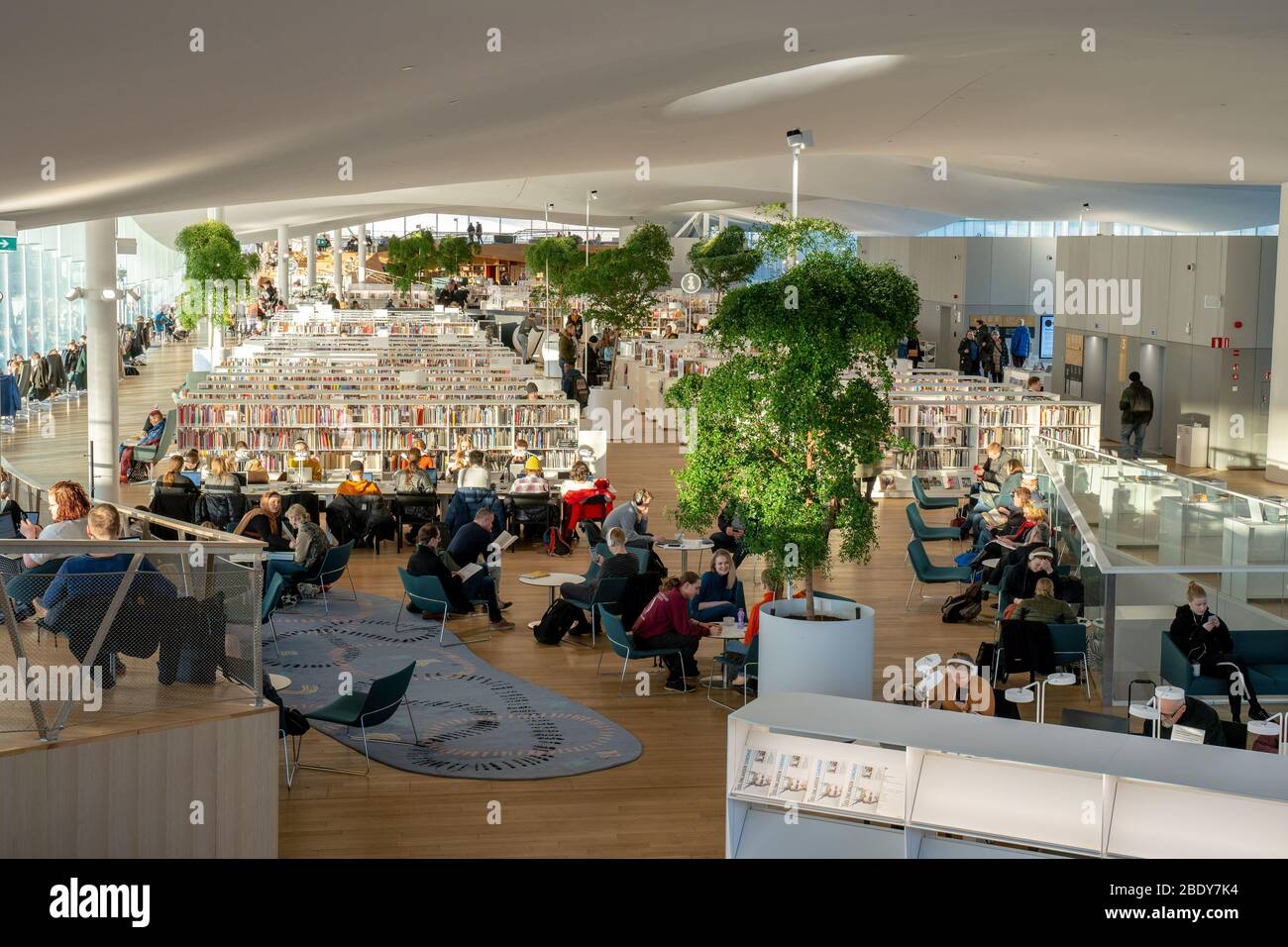 Biblioteca centrale di Oodi Helsinki, Finlandia Foto Stock