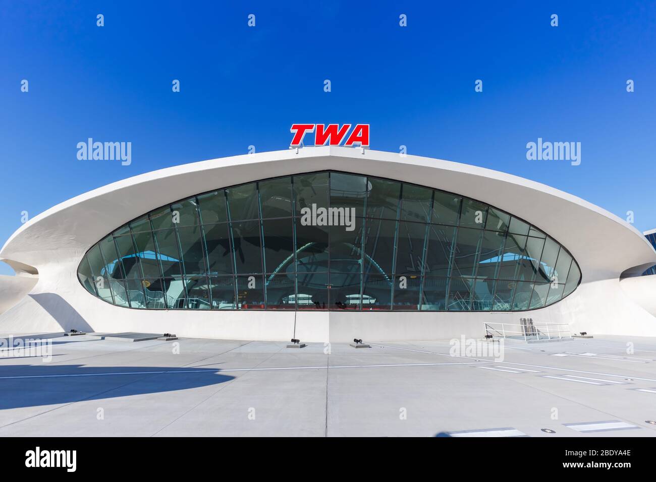 New York City, New York – 29 febbraio 2020: Terminal TWA Hotel presso l'aeroporto JFK di New York negli Stati Uniti. Foto Stock