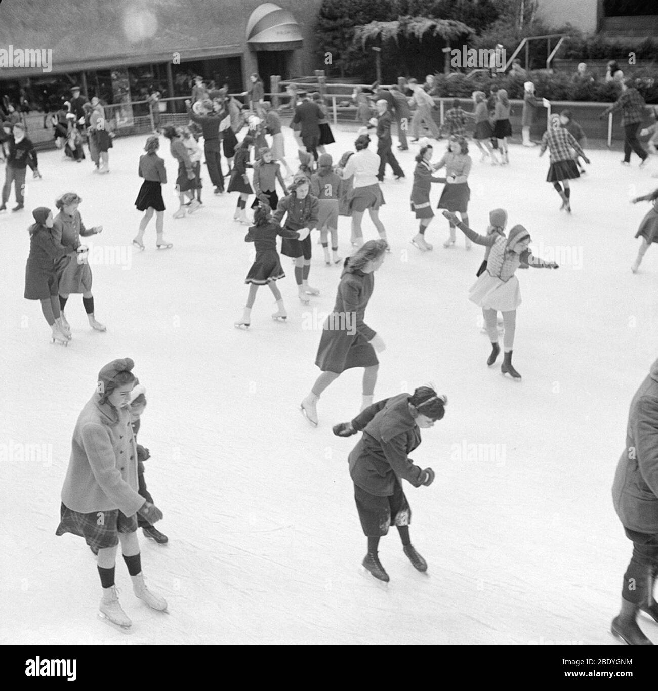 Pattinaggio su ghiaccio nel Rockefeller Center, 1941 Foto Stock