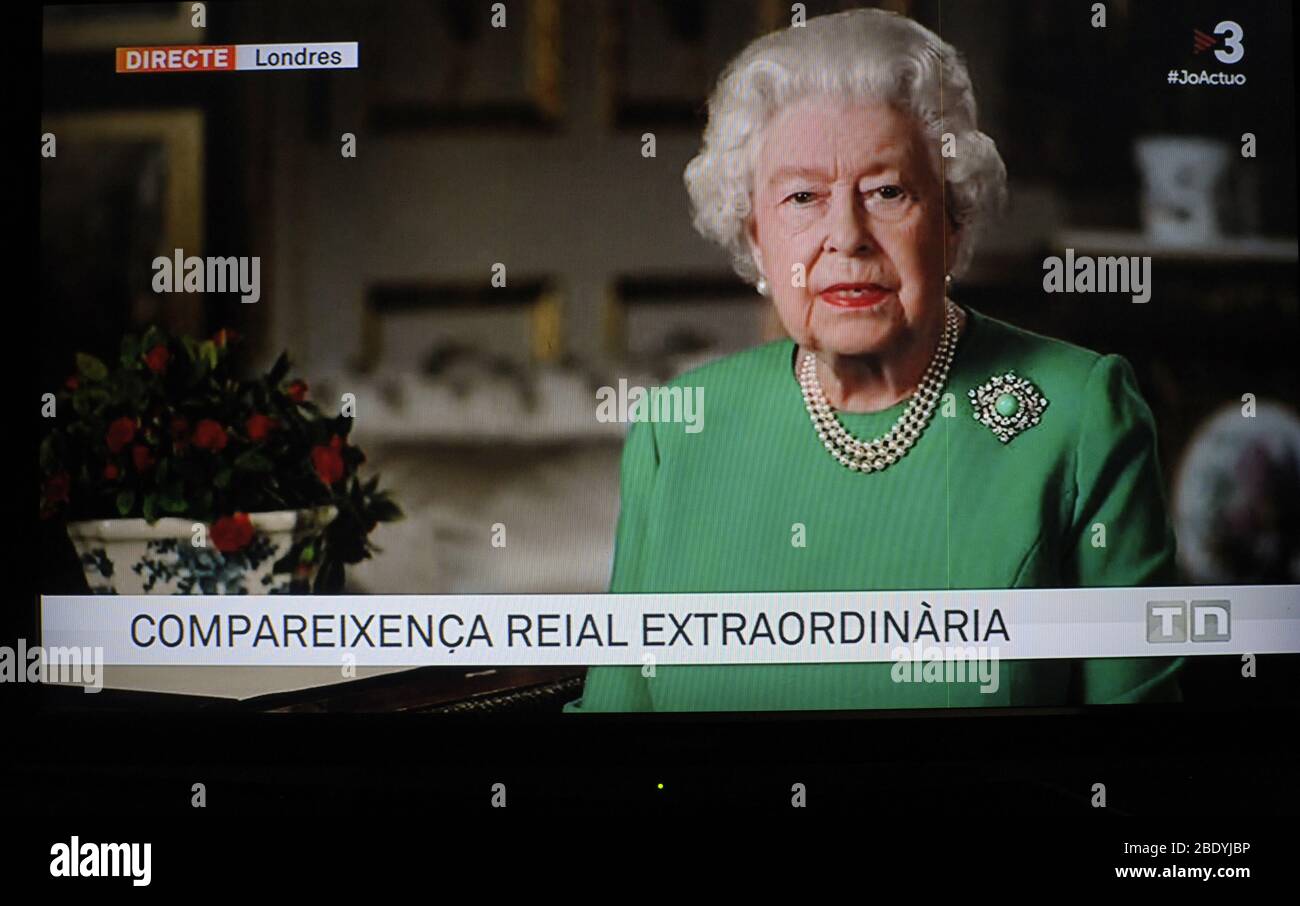 La regina Elisabetta II è mostrata in televisione come qualcosa di eccezionale per dare un messaggio di Unione e fiducia nella lotta contro il coronavirus Foto Stock