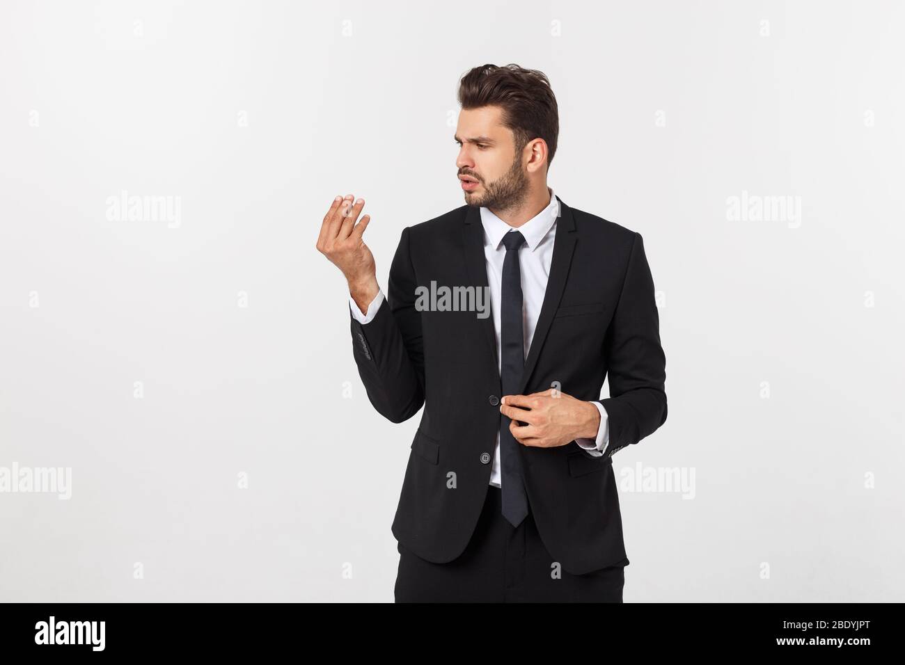 Ritratto di uomo d'affari maturo sicuro in piedi formals isolato su sfondo bianco Foto Stock