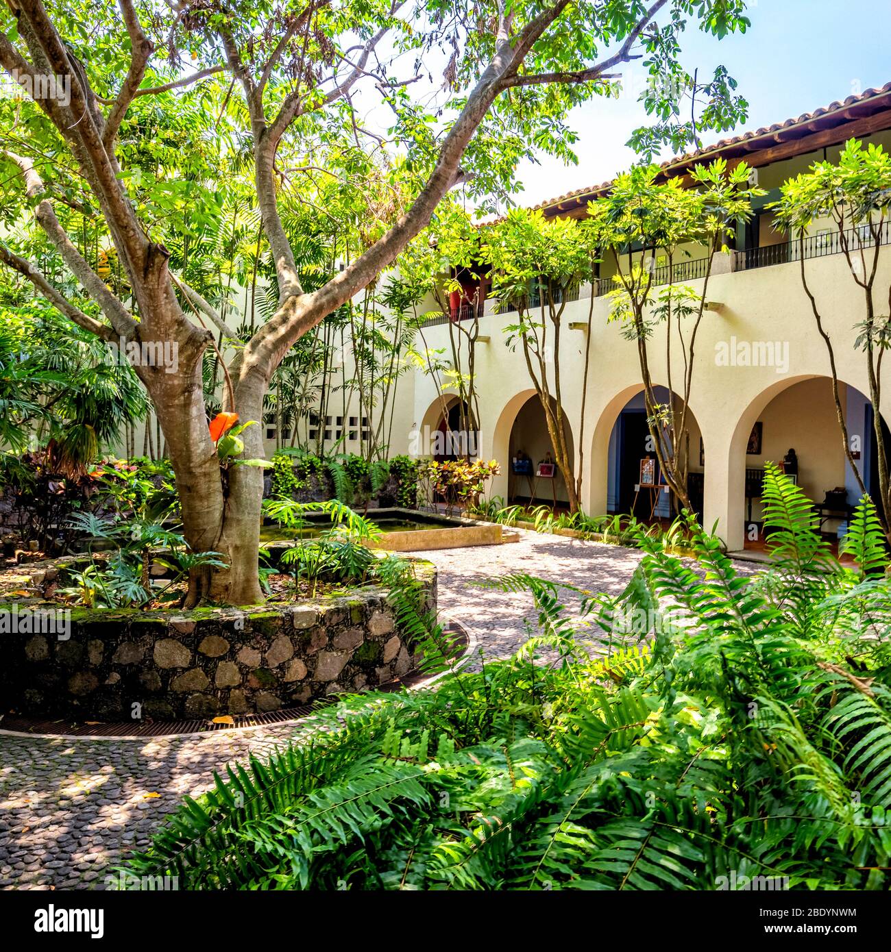 Patio interno di Hacienda Nogueras a Comala, Colima, Messico. Foto Stock