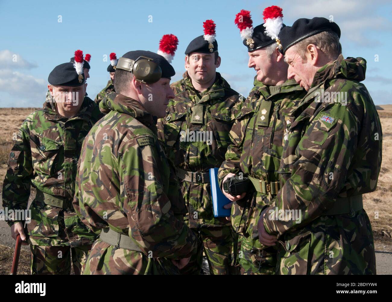 Il Duca di Kent incontra i soldati territoriali del reggimento reale di Fusiliers Foto Stock