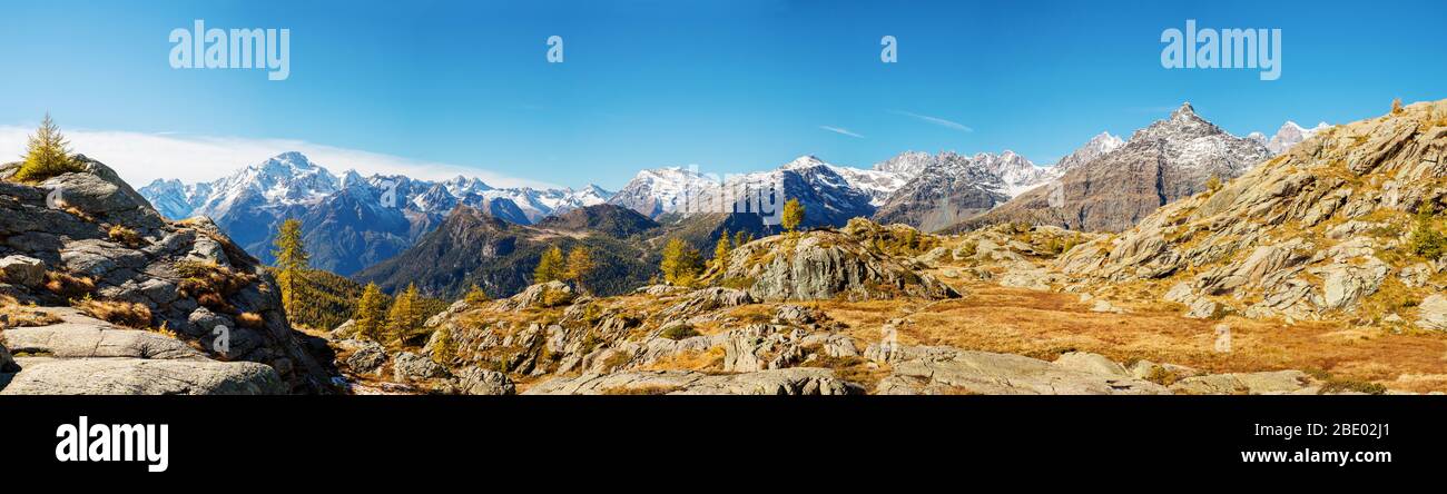 Valmalenco (IT) - antenna autunnale panoramica dall'Alpe Prabello Foto Stock