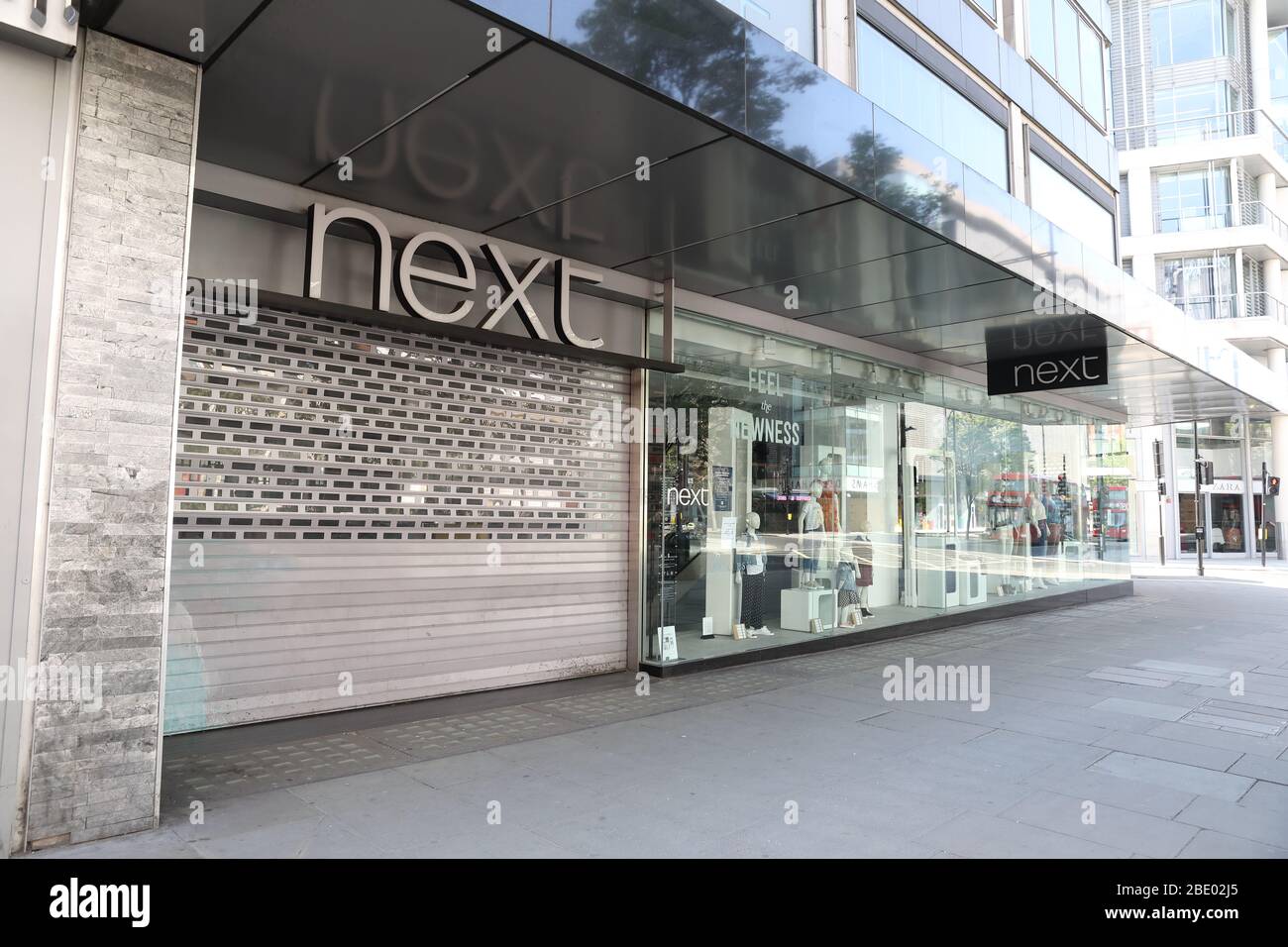 I negozi di Oxford Street sono chiusi durante l'arenatismo di coronavirus, nel centro di Londra, Regno Unito Foto Stock