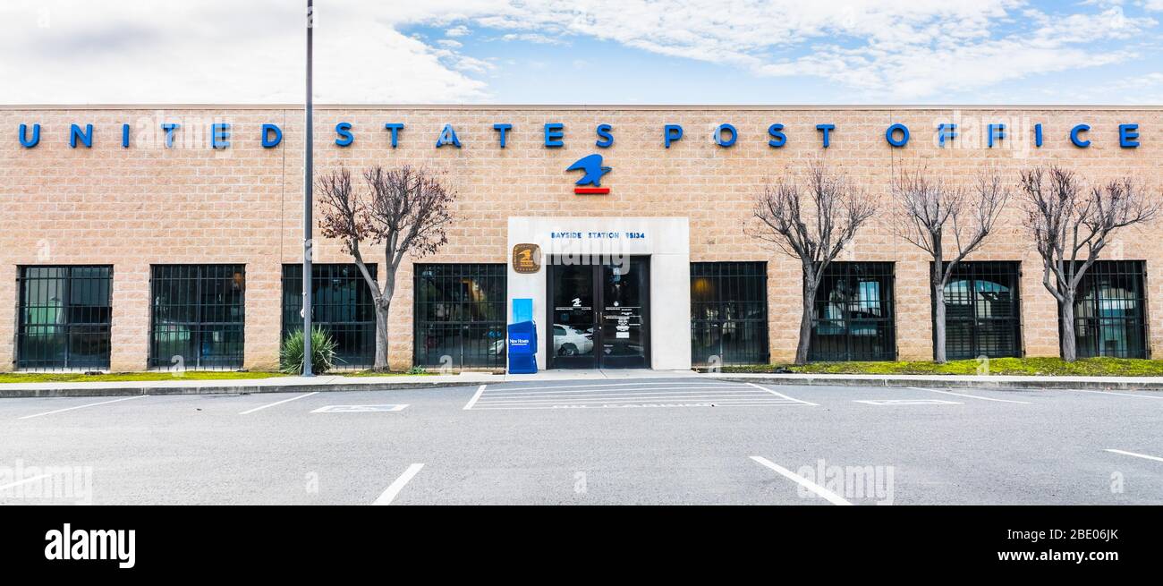 12 gennaio 2020 San Jose / CA / USA - Ufficio servizi postali degli Stati Uniti nella zona sud della baia di San Francisco Foto Stock