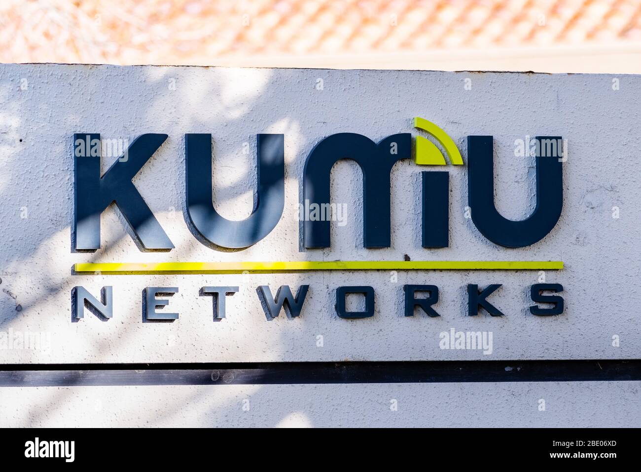 29 gennaio 2020 Sunnyvale / CA / USA - logo Kumu Networks presso la loro sede centrale nella Silicon Valley; Kumu Networks Inc fornisce soluzioni di progettazione wireless Foto Stock