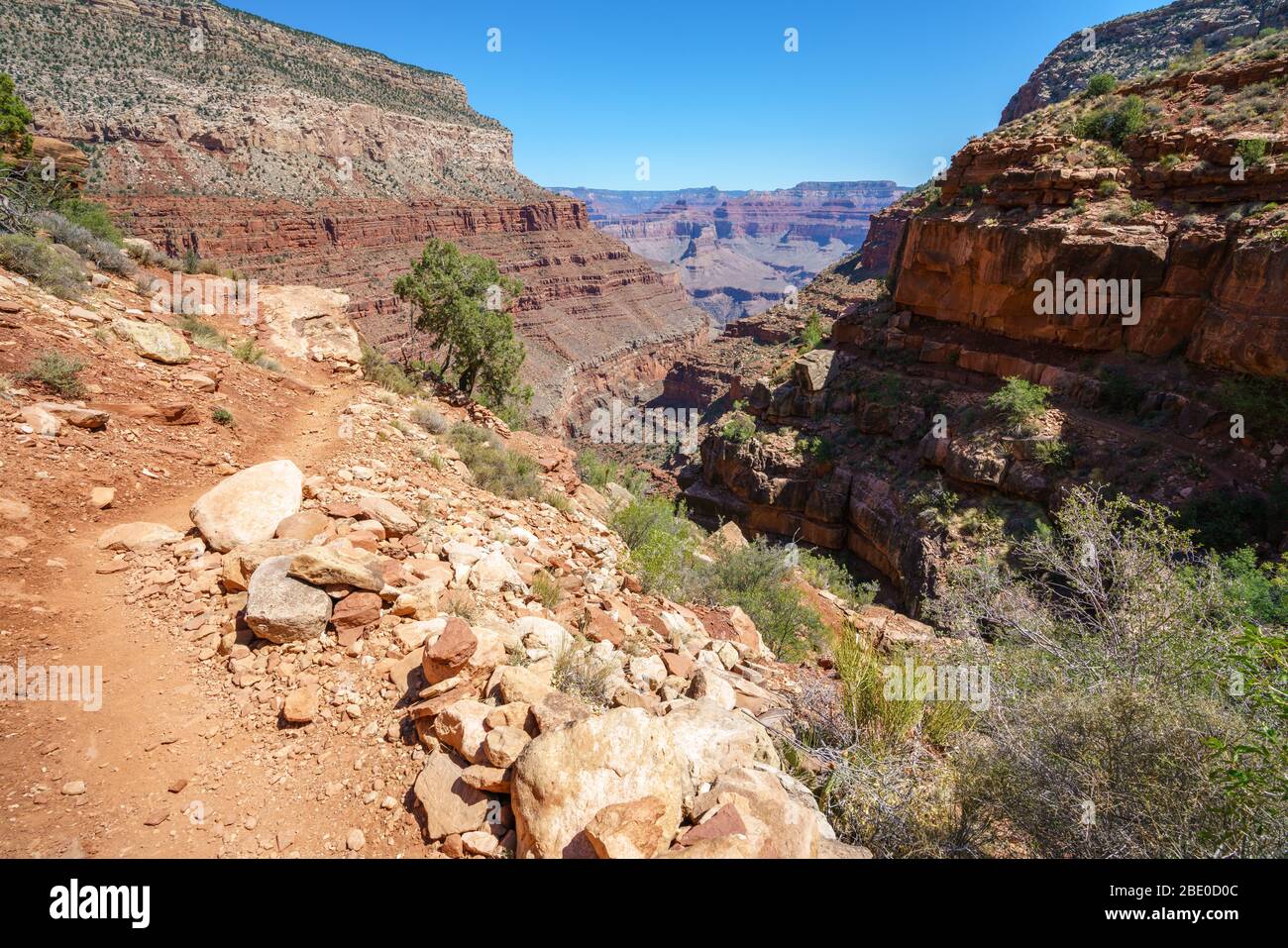 escursioni lungo il sentiero degli eremiti sul margine sud del grand canyon in arizona negli stati uniti Foto Stock