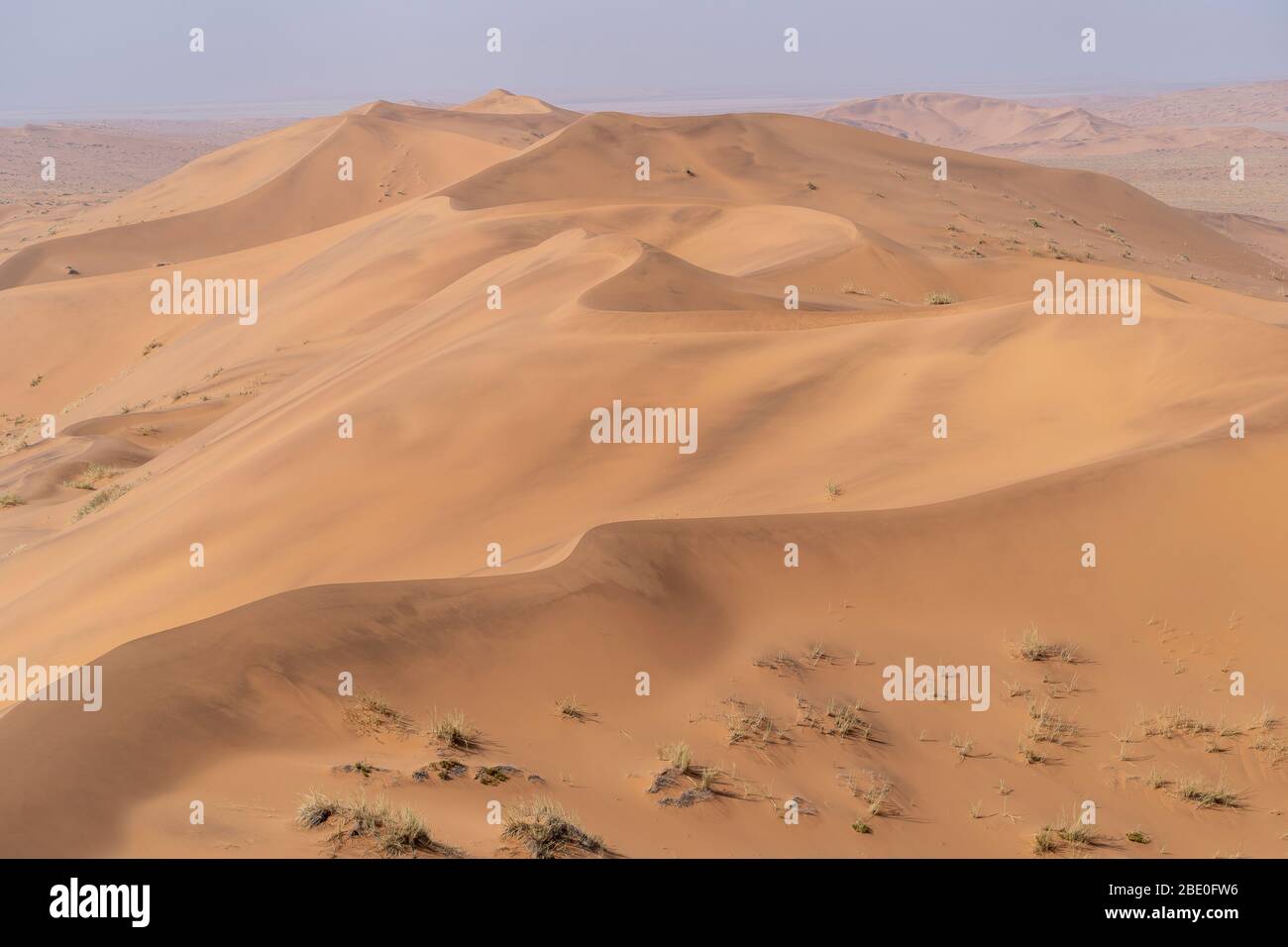 Vista aerea di una duna di sabbia nel deserto della Namibia Foto Stock